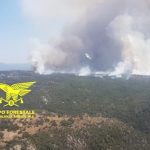 Non ancora estinto l'incendio a Sa Serra, in campo 30 uomini e 12 mezzi